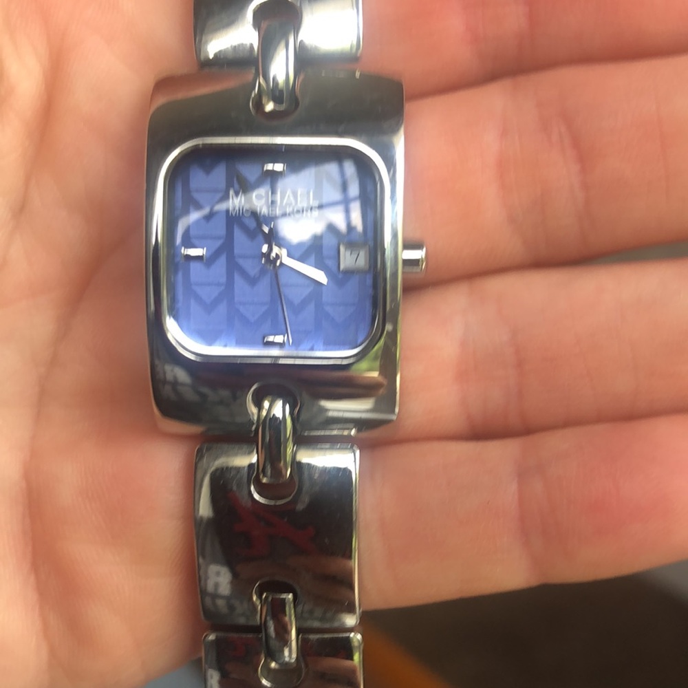 Michael Kors Purple Face Watch - Picture 4 of 7